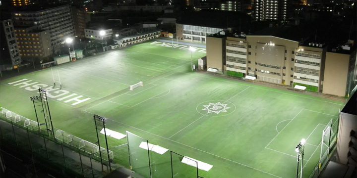照明(投光器)納入事例　学校法人　東福岡高校　ラグビー場： PIKA-GL6（600W）×52台　サッカー場： PIKA-GL6（600W）×54台